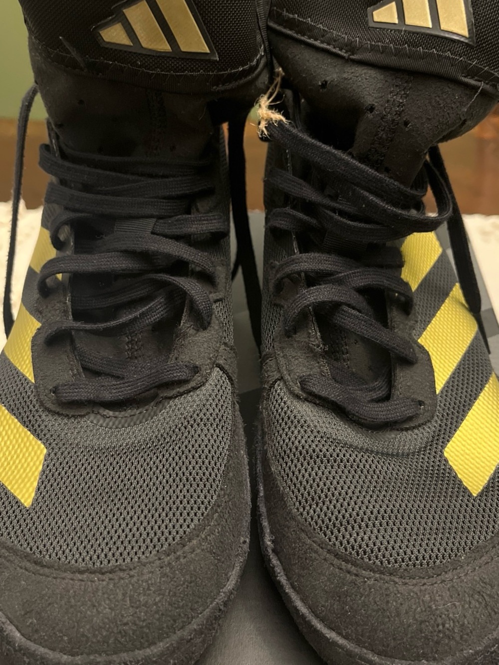 Like new Adidas Men’s Black and Yellow Athletic wrestling shoes